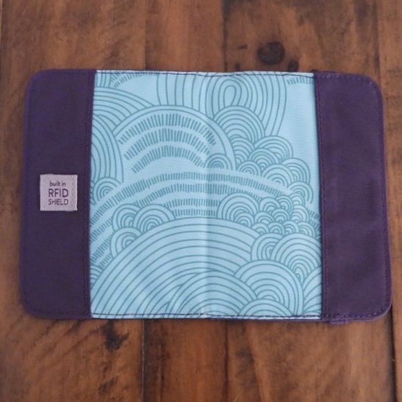 Haiku RFID Passport Holder - Picture 4 of 8